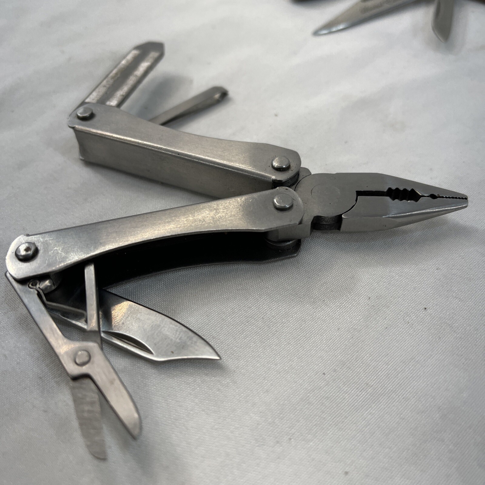 Folding Knives and Multitools lot