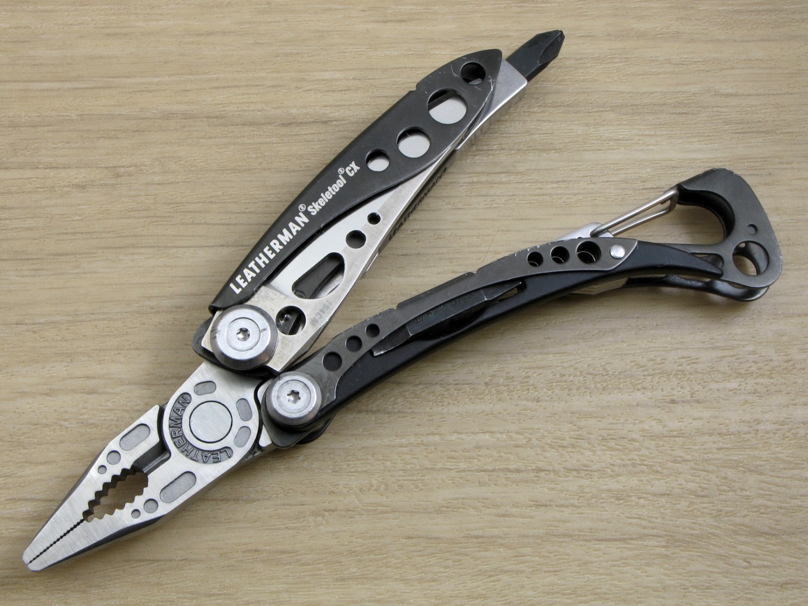 Leatherman Skeletool CX Multi-Tool 154CM Plain Edge Knife, Black, USA – VG