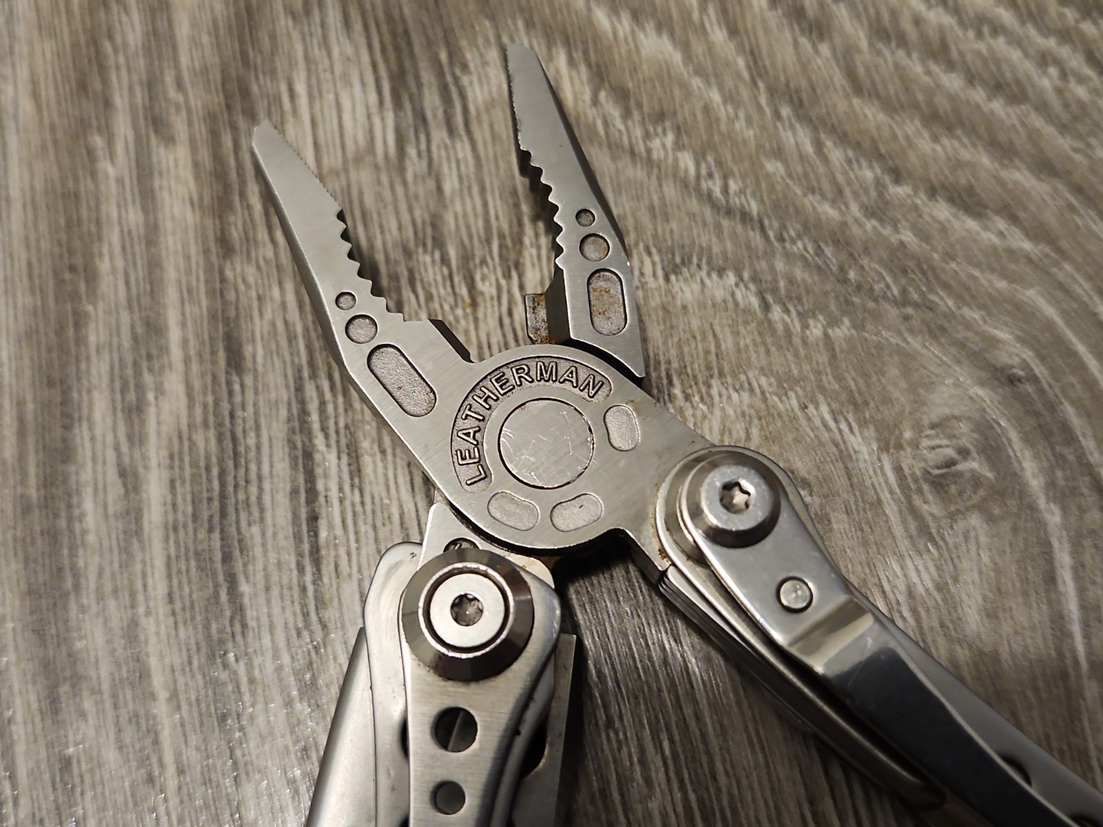 Leatherman Skeletool Multi-Tool – Used, Good Condition