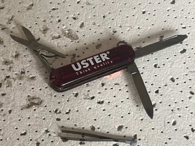 Victorinox Light Multitool Red —