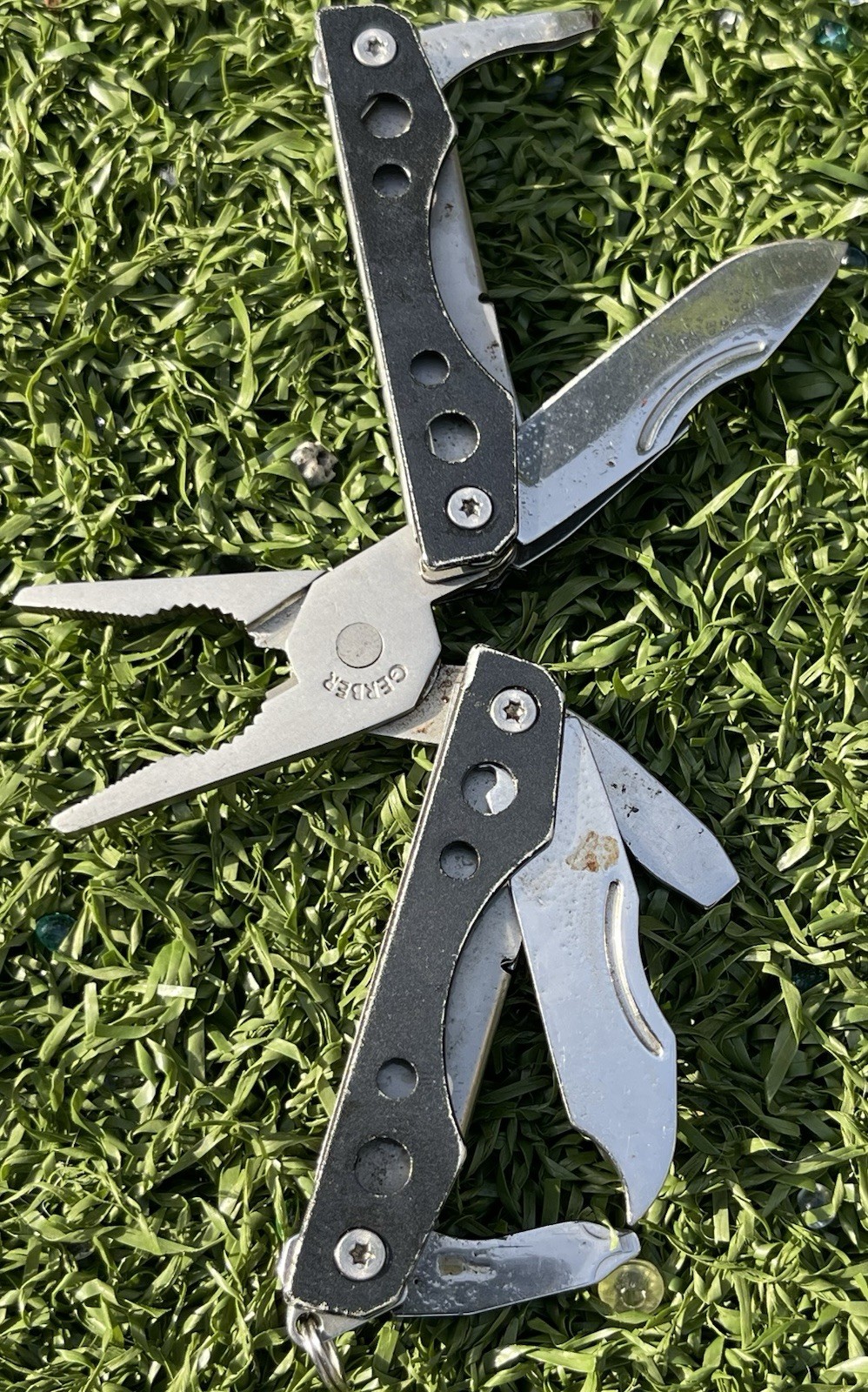 Gerber Clutch Mini Multi Tool Keychain Pliers Knife Screwdriver Stainless