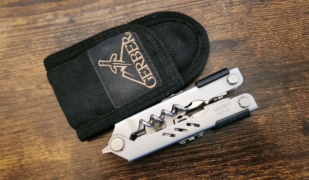 Rare Gerber Vintage Needlenose MP400 Multi-Tool w/ Corkscrew and Sheath – X10