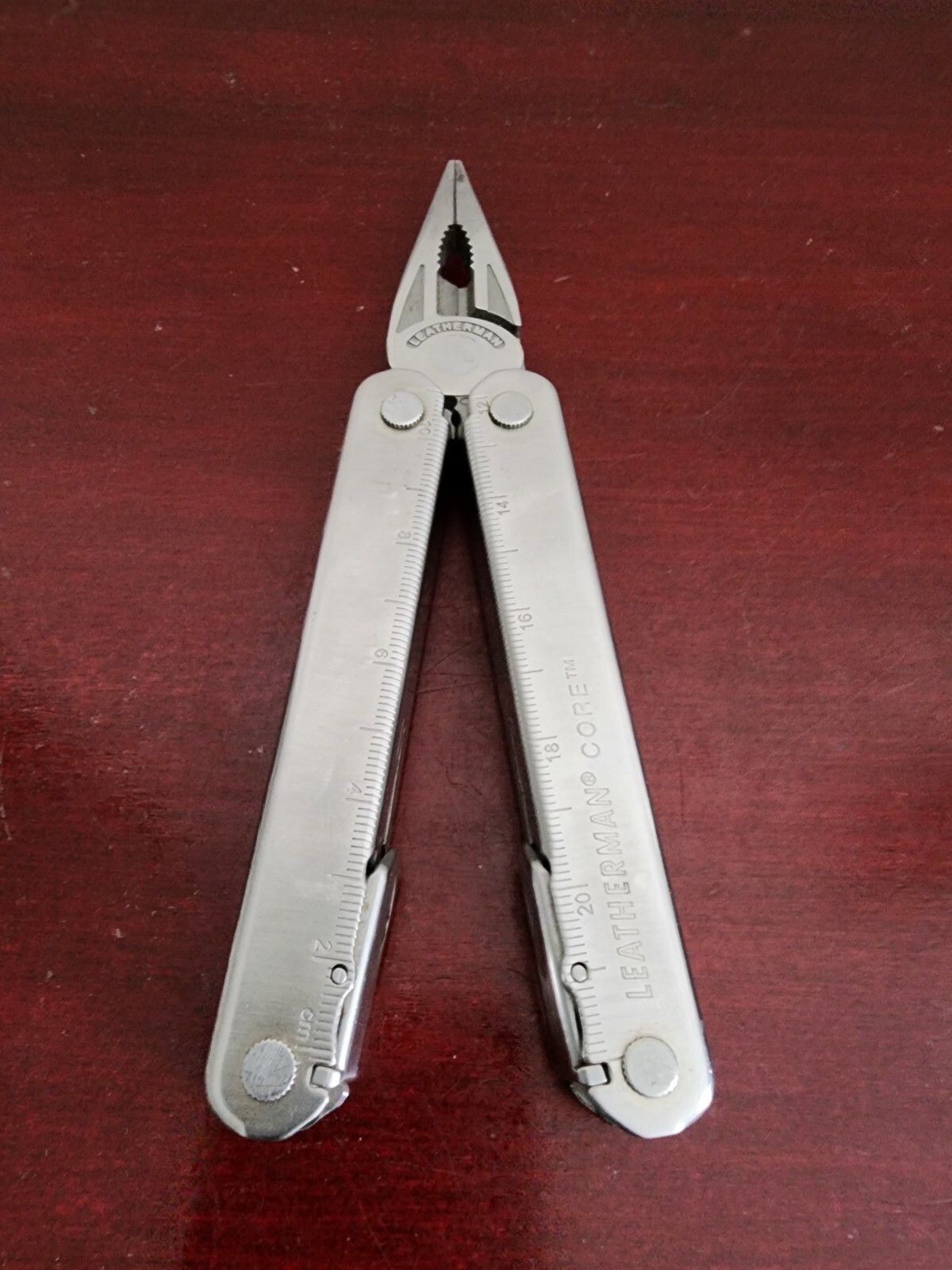 RETIRED 2008 COLLECTIBLE LEATHERMAN CORE 0908 MULTI-TOOL W/LEATHER SHEATH