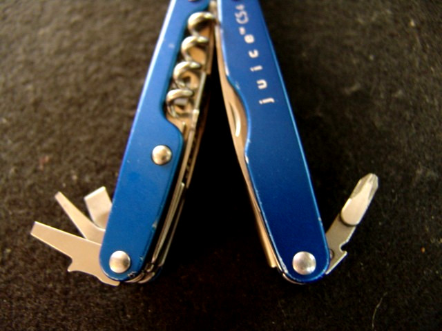LEATHERMAN- -JUICE CS4 –DISCONTINUED–BLUE–MULTI TOOL–EXCELLENT