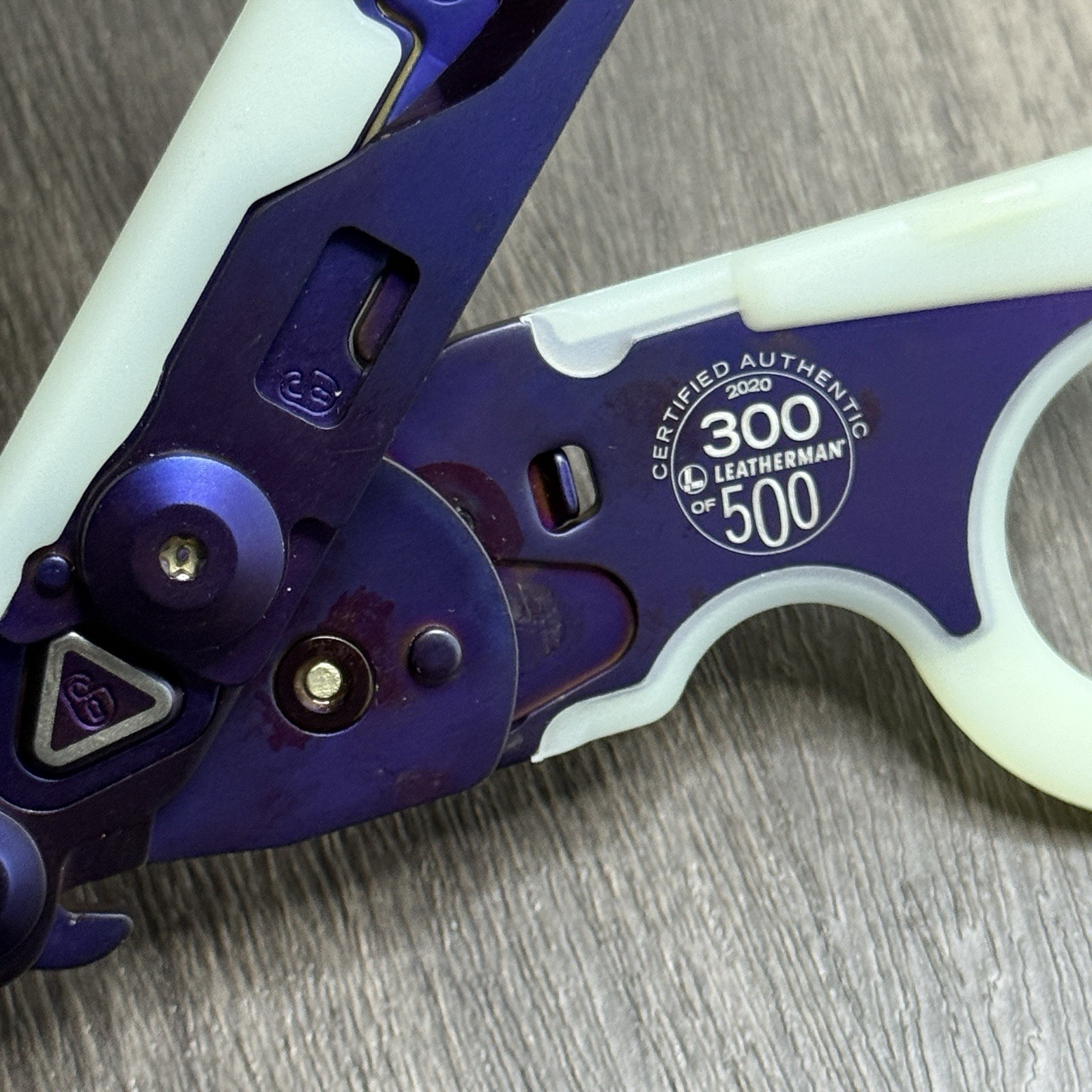 Leatherman Raptor Glow Limited Edition Raptor Purple Raptor Purple Glow 300/500