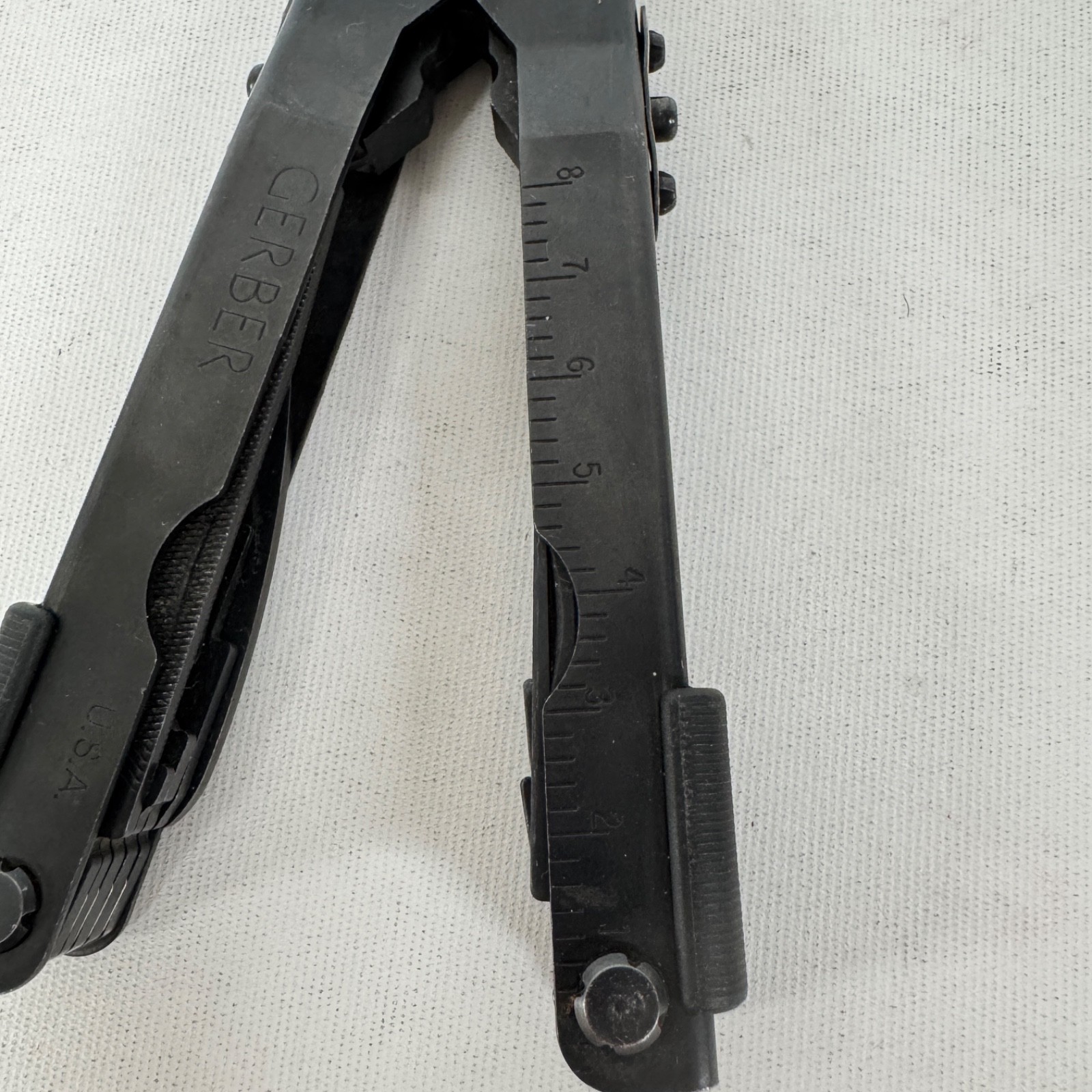 Gerber MP600 Multi-Tool Multi-Plier Carbide Cutters Needle Nose Black w/ Sheath