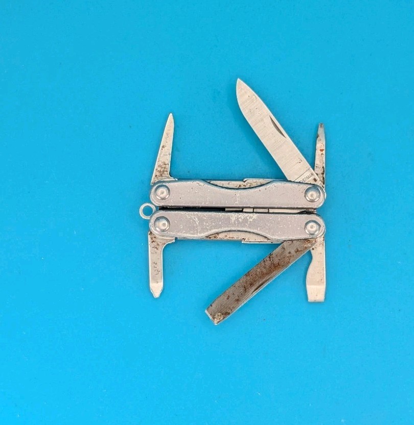 Leatherman Squirt P4 Multi-Tool, Key Ring, Retired, GRAY! USED
