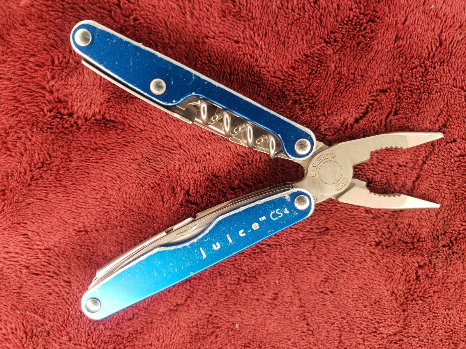 🔪 Leatherman Juice CS4 Multi-Tool Stainless Pliers Multi Tool Blue Read