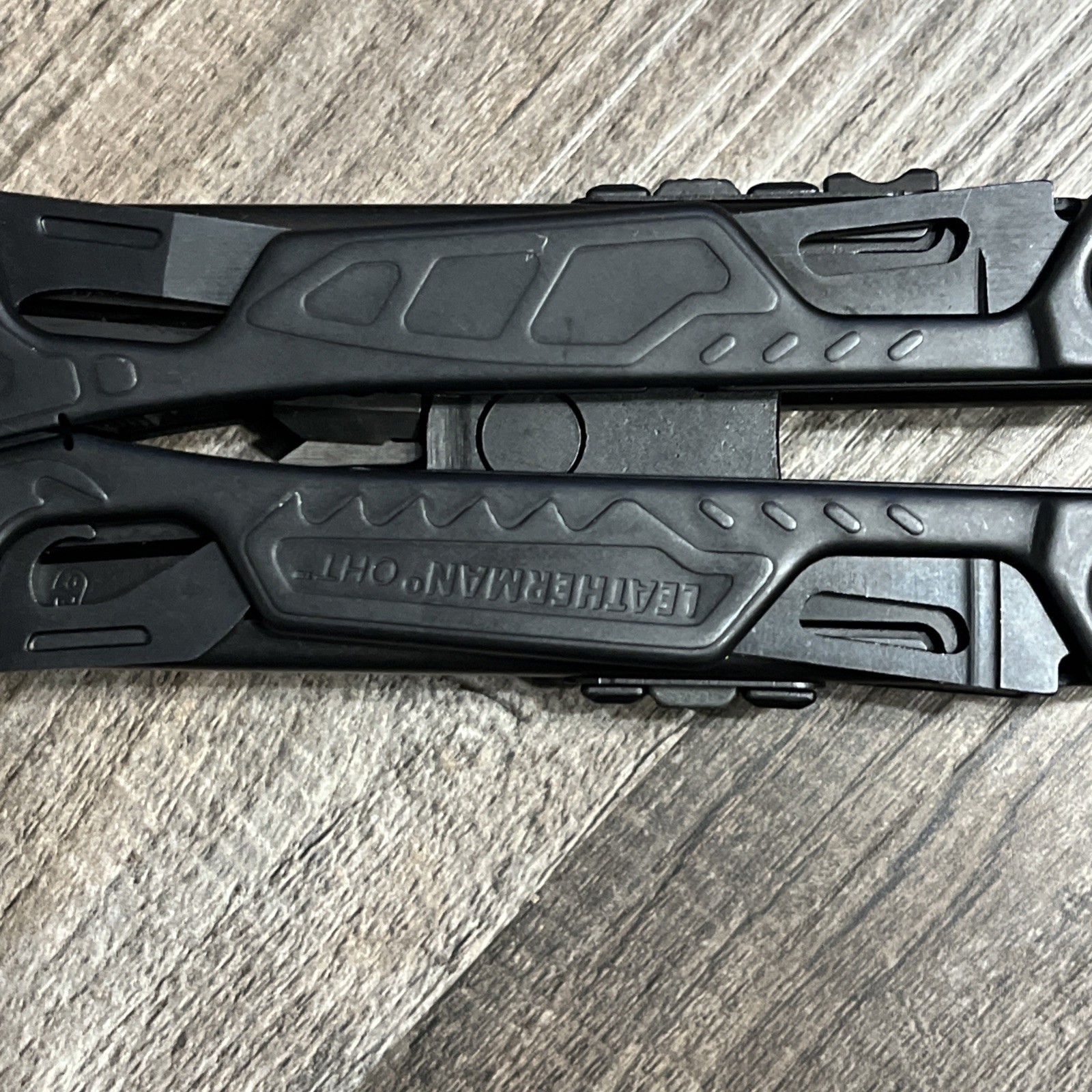 Leatherman OHT Multi-Tool Knife Discontinued! BLACK! Excellent
