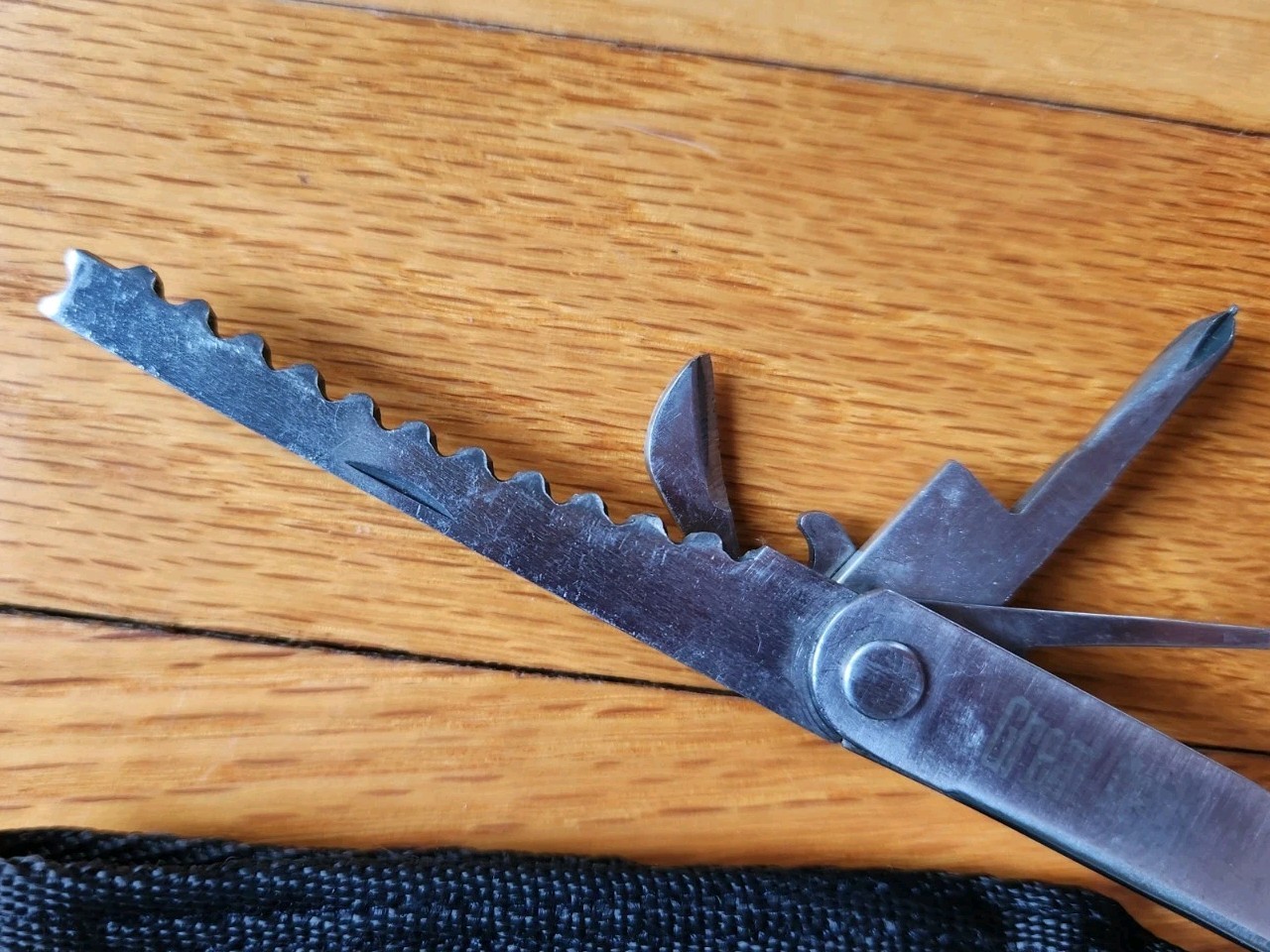 VTG Great Neck Multi Pocket 9 in 1 Tool Pliers Screwdrivers Knife Fish Scaler