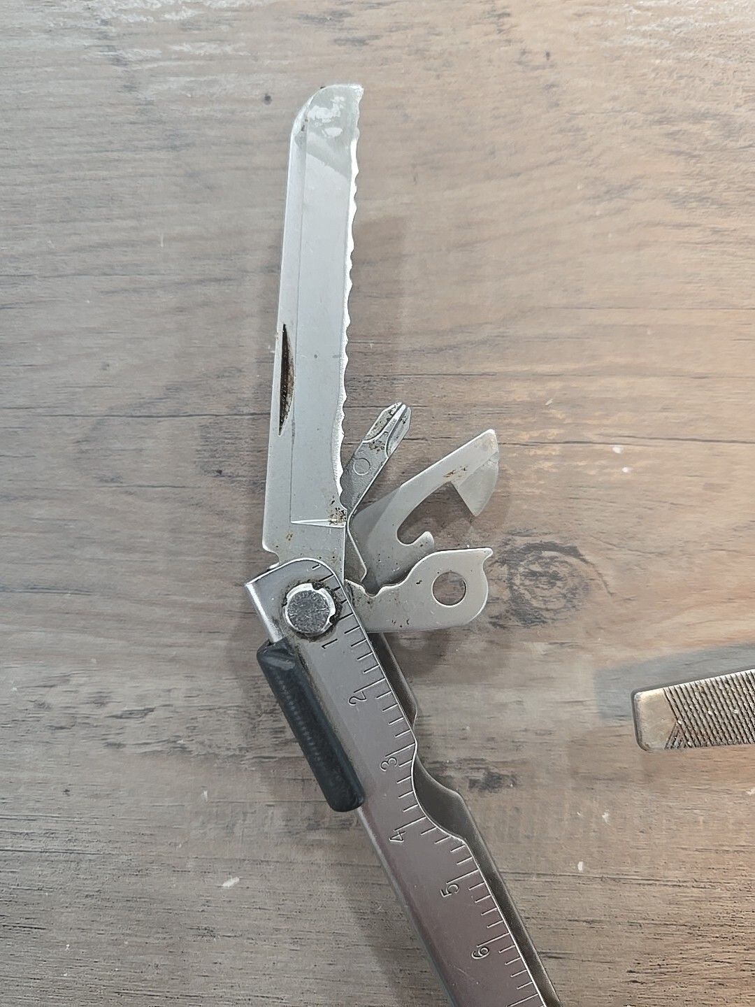 Multi-Plier 600 – Stainless, Carbide Cutters, Bluntnose, Sheath silver With Case