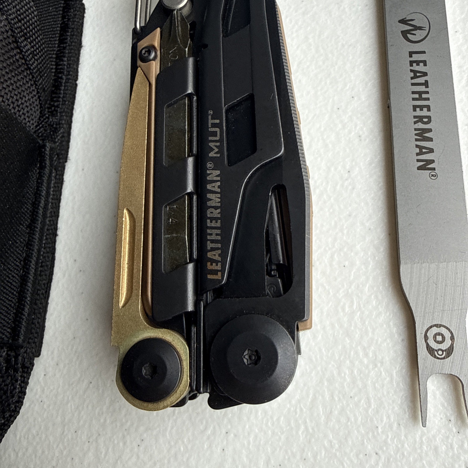 Leatherman MUT Tactical Multi Tool with Black Molle Sheath – Black (850222)