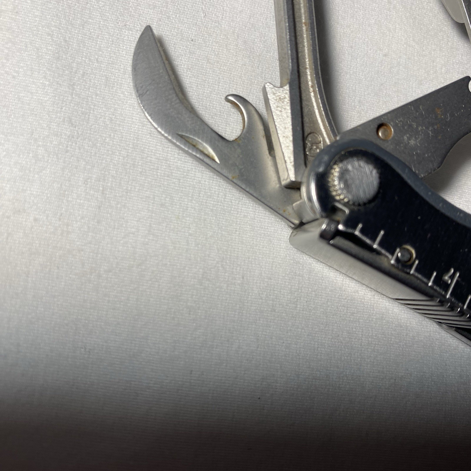 Leatherman Fuse Stainless Steel Folding Multi-Tool, Utility, Chips/Cracks