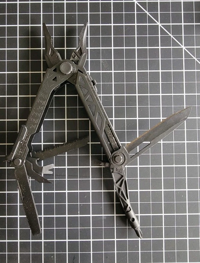 Gerber (3x) Center-Drive Black Multi-Tools (1x missing Phillips head driver)
