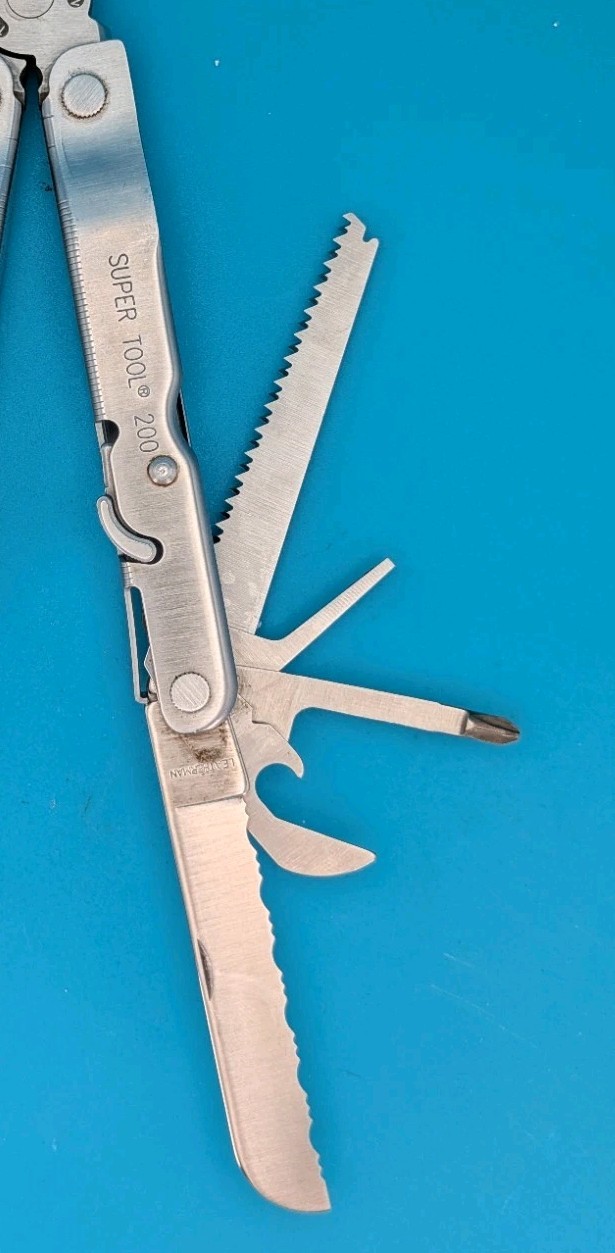 Vintage LEATHERMAN Super TOOL 200 Multi Tool! 02/04 Date Stamp! With Sheath!