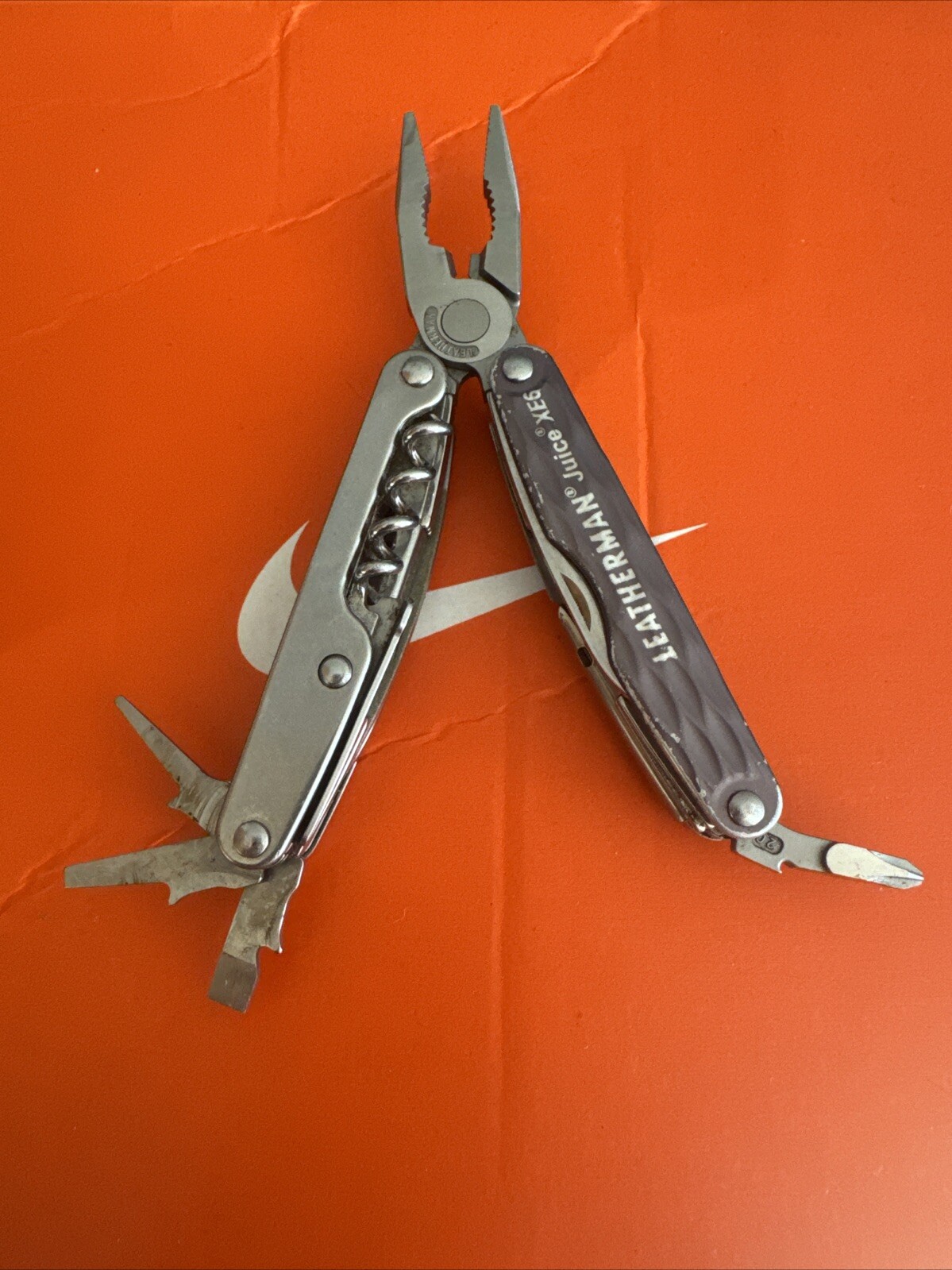 1 Leatherman Grey XE6 JUICE Multi Tool FISHING NICE LOT A15