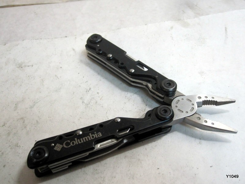 Columbia MultiTool 14 Function Pliers Knife Bottle Opener Carbiner Screwdriver