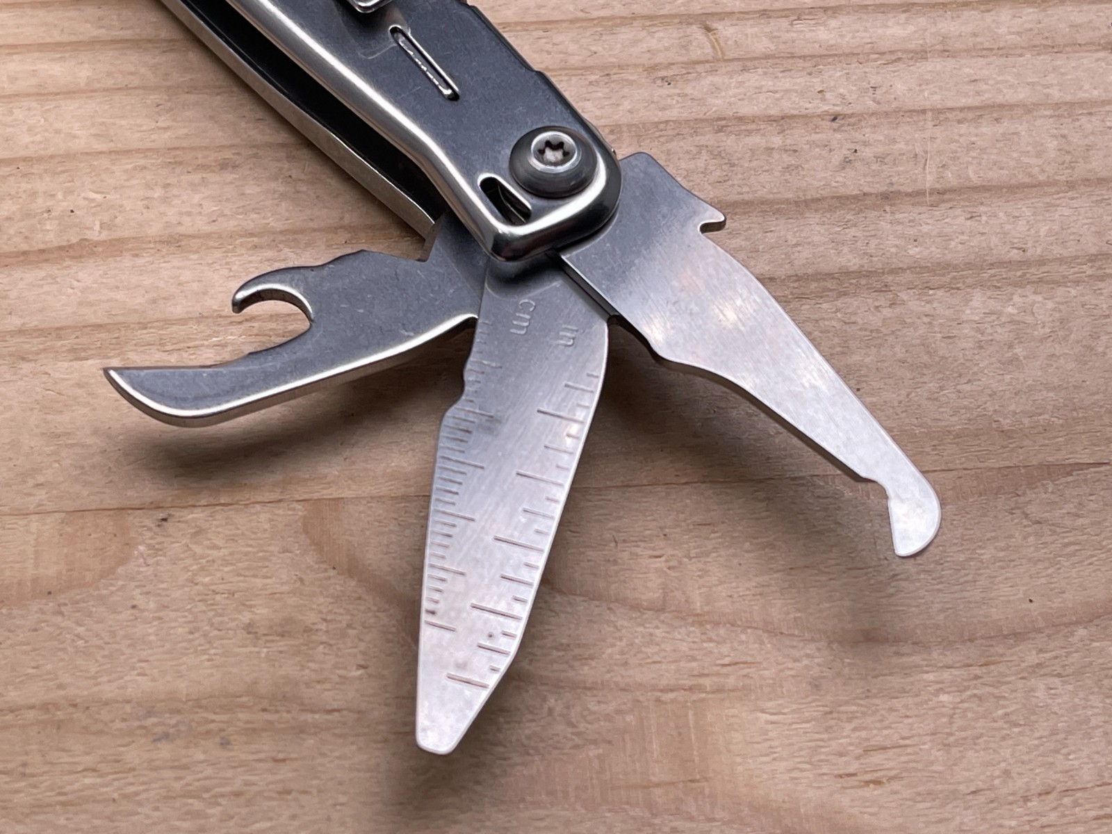 Leatherman Wingman Multi-Tool Knife 12/15 – Stainless Steel, Pocket Clip