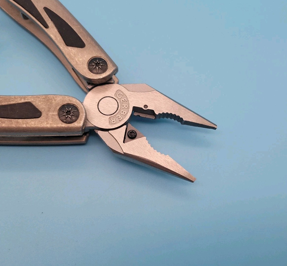 Gerber MP800 Legend Multi-Plier Multi Tool – Carbide Cutters Pliers, Knife, File