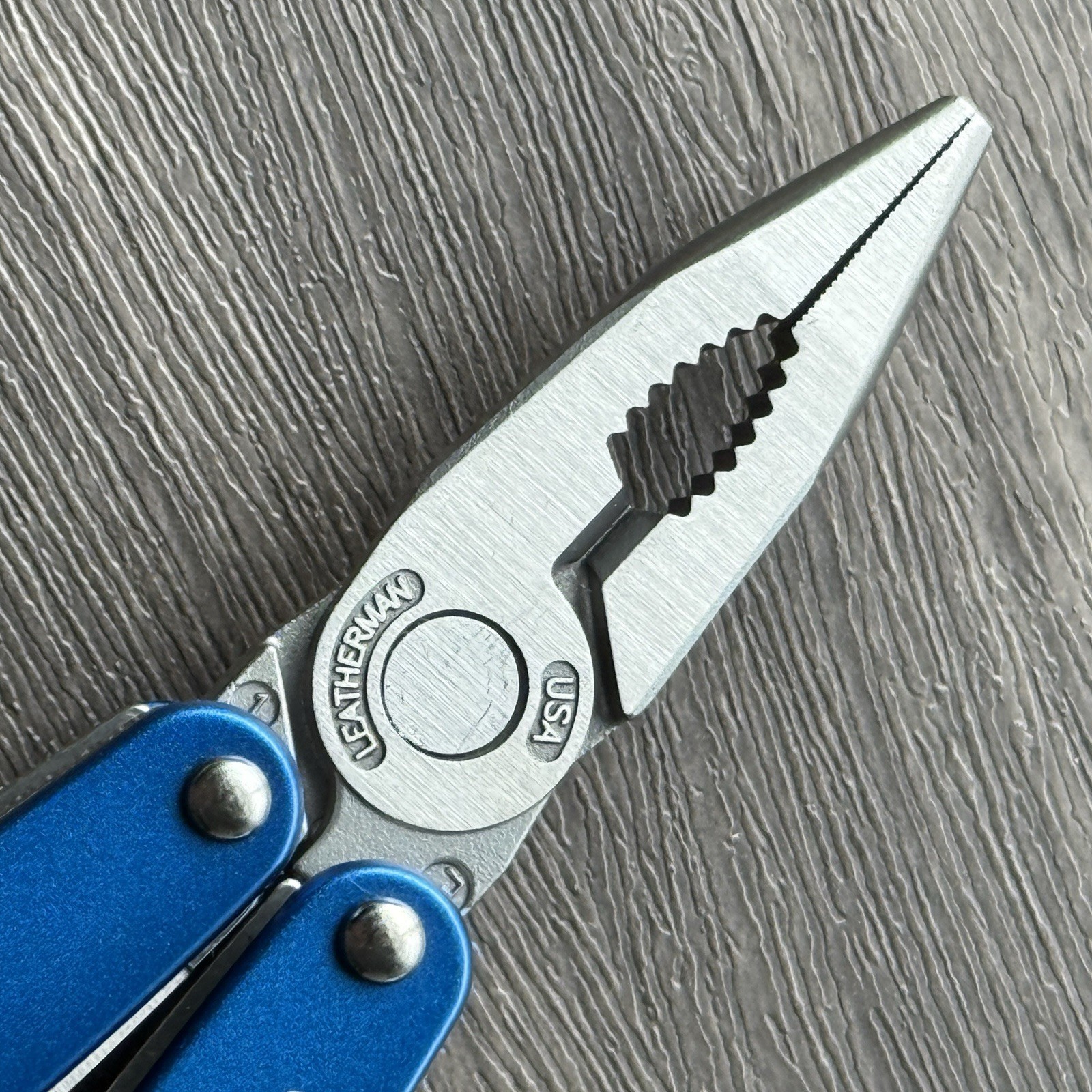 Leatherman Juice CS4 Glacier Blue multitool. New With Box