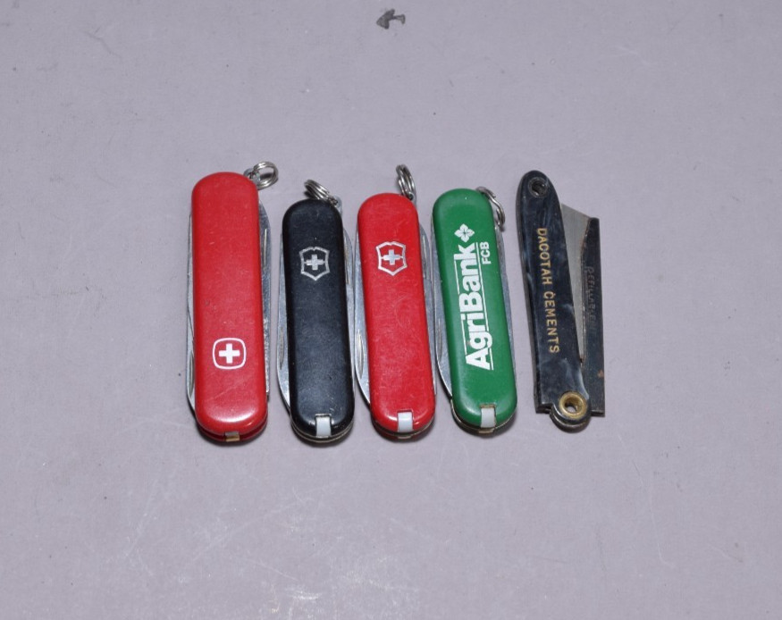 Victorinox Swiss Army Knife Lot 4pc Keychain Classic Small, red green black 5324