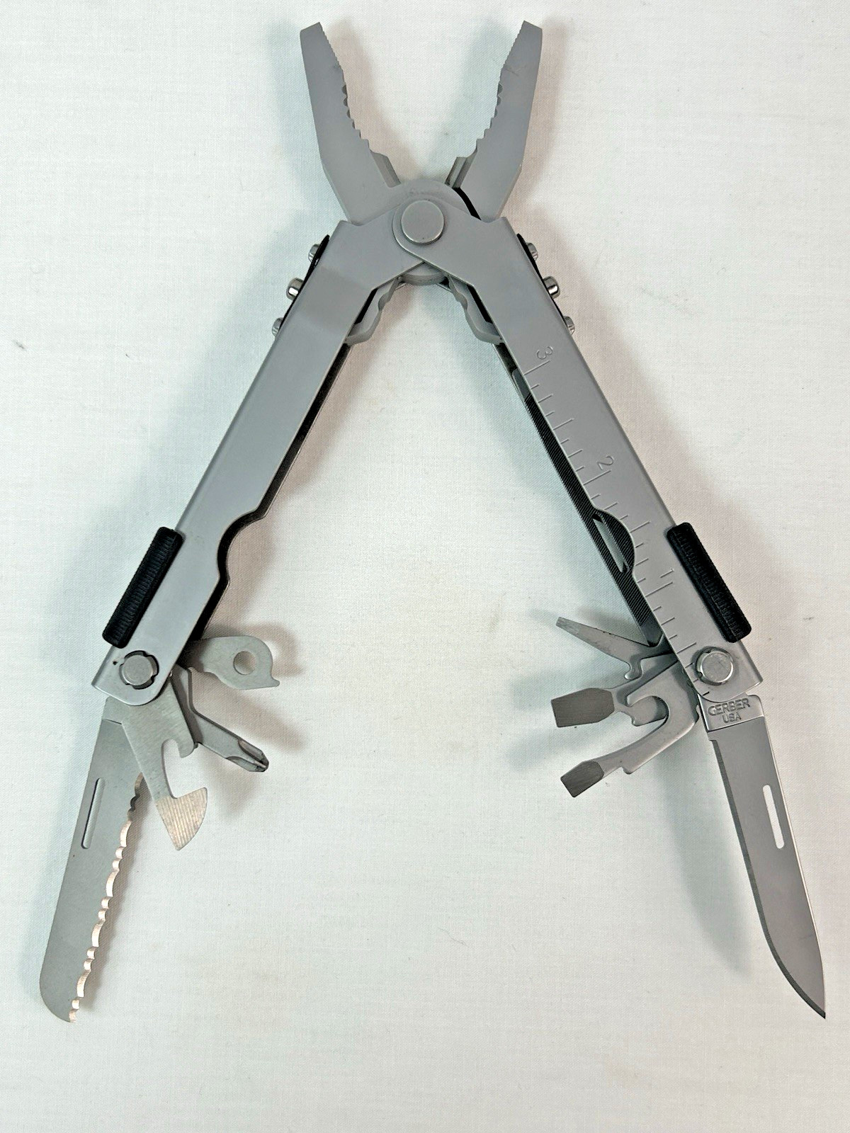 GERBER Multi-Plier 600 Bluntnose Multi-Function Tool 21 Features – NEW OLD STOCK