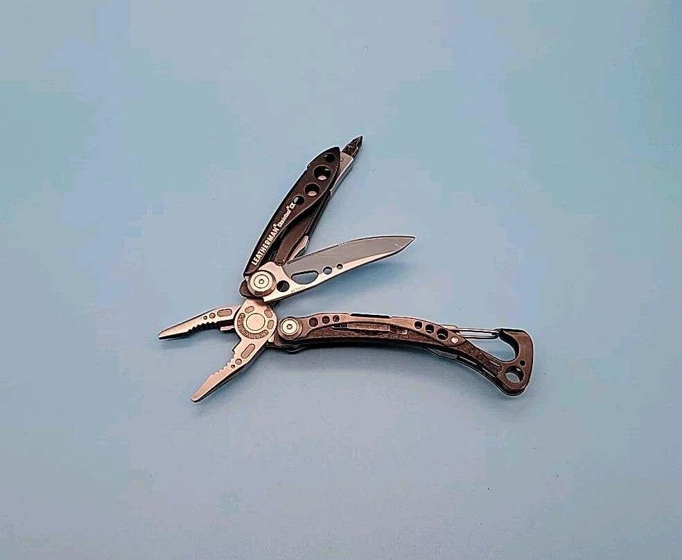 Leatherman SKELETOOL CX Multi-Tool with Pocket Clip – Pliers, Knife – Black