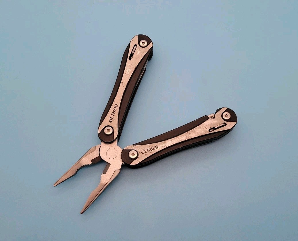 Gerber Method Multi-Tool – Spring Loaded Pliers, Scissors, Knife – DISCONTINUED