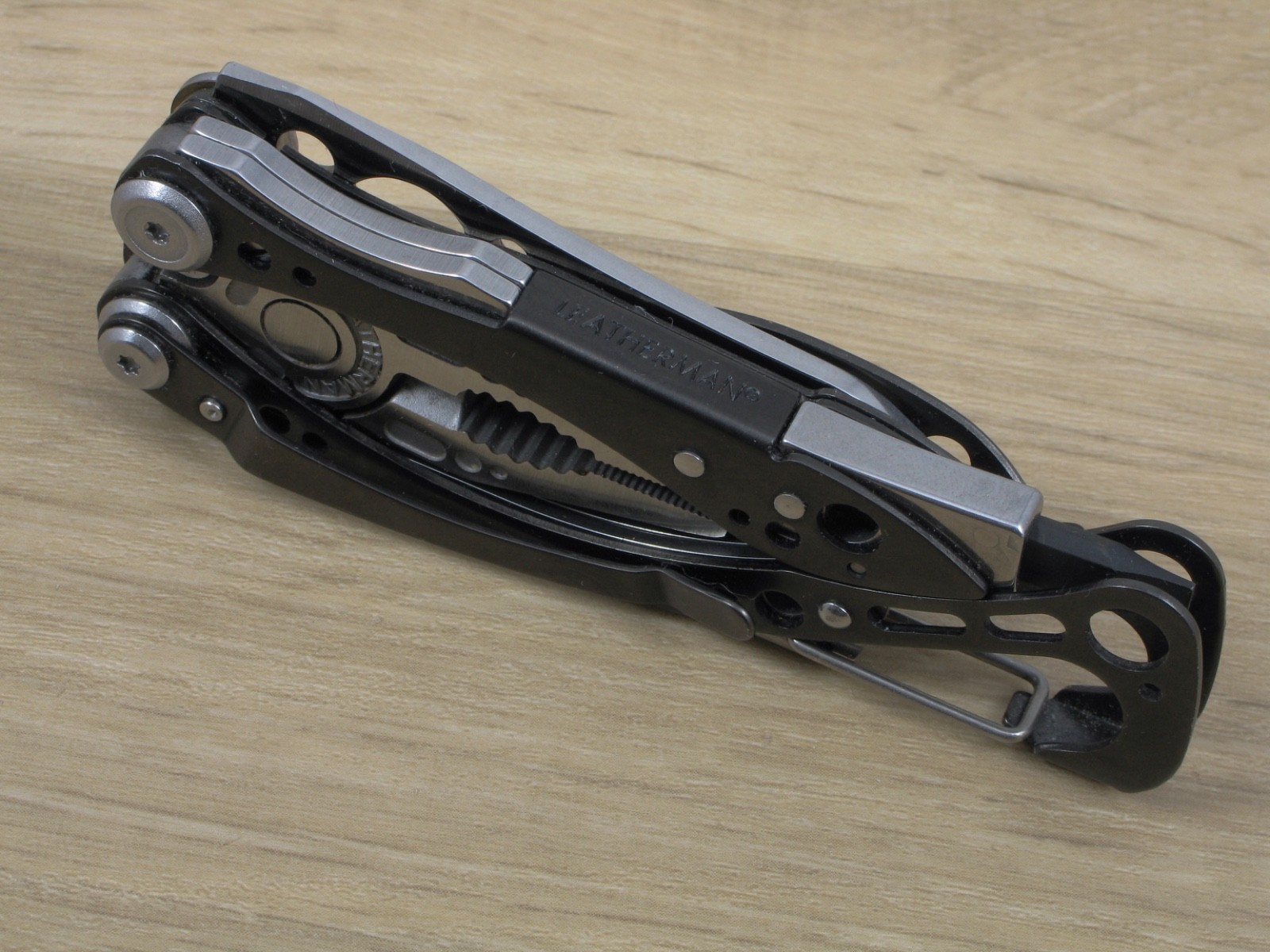 Leatherman Skeletool CX Multi-Tool 154CM Plain Edge Knife, Black, USA -Excellent