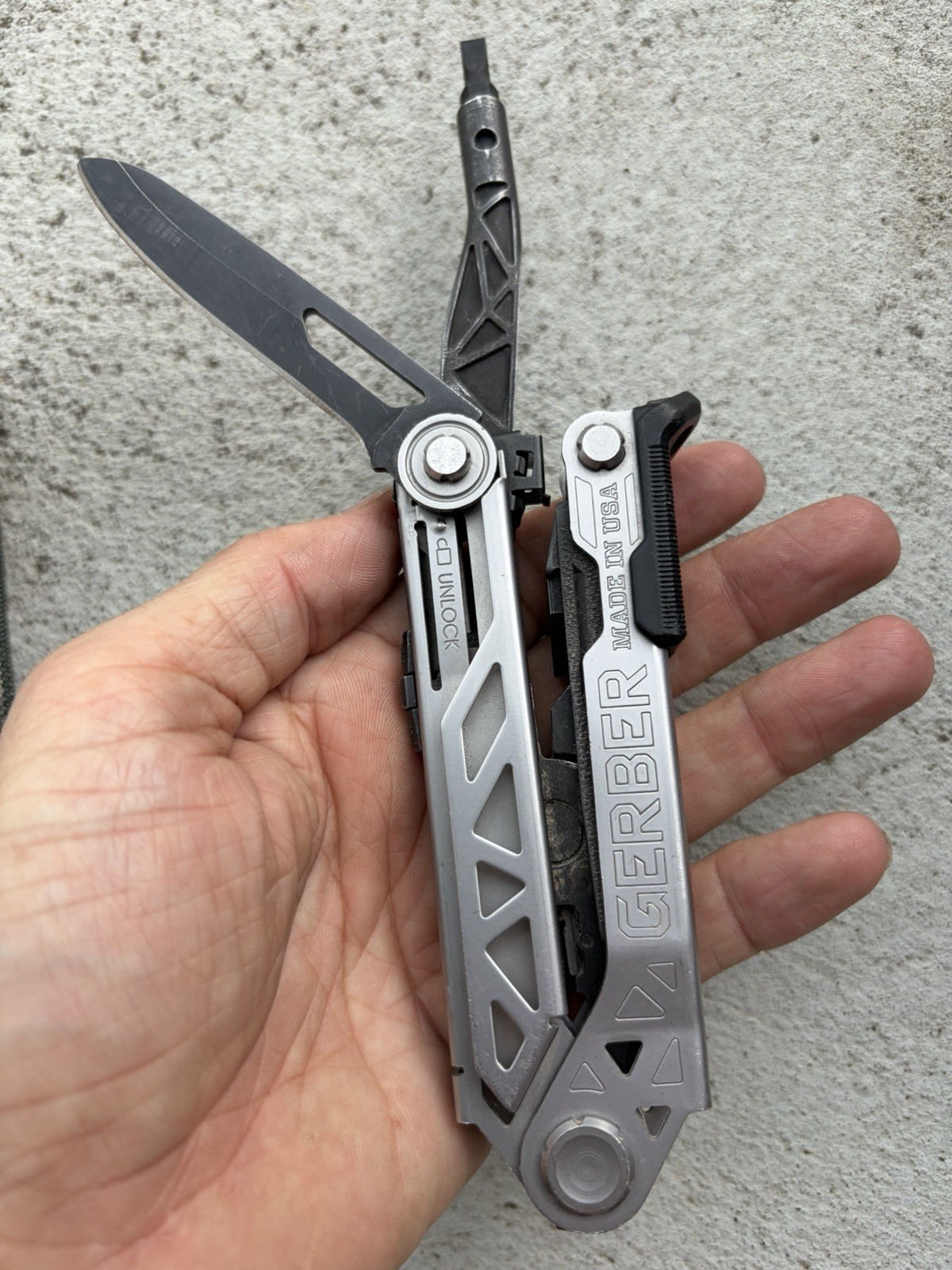 GERBER CENTER DRIVE SILVER/BLACK MULTI-TOOL W/MOLLE SHEATH, GOOD, NO EXTRA BITS!