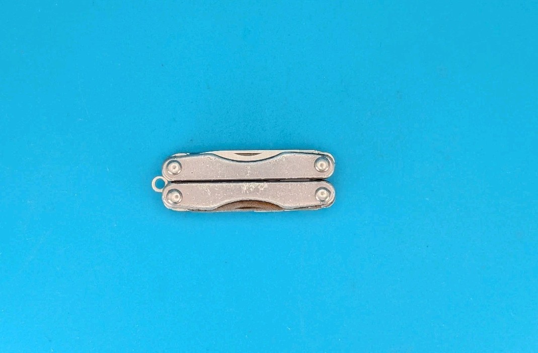 Leatherman Squirt P4 Multi-Tool, Key Ring, Retired, GRAY! USED