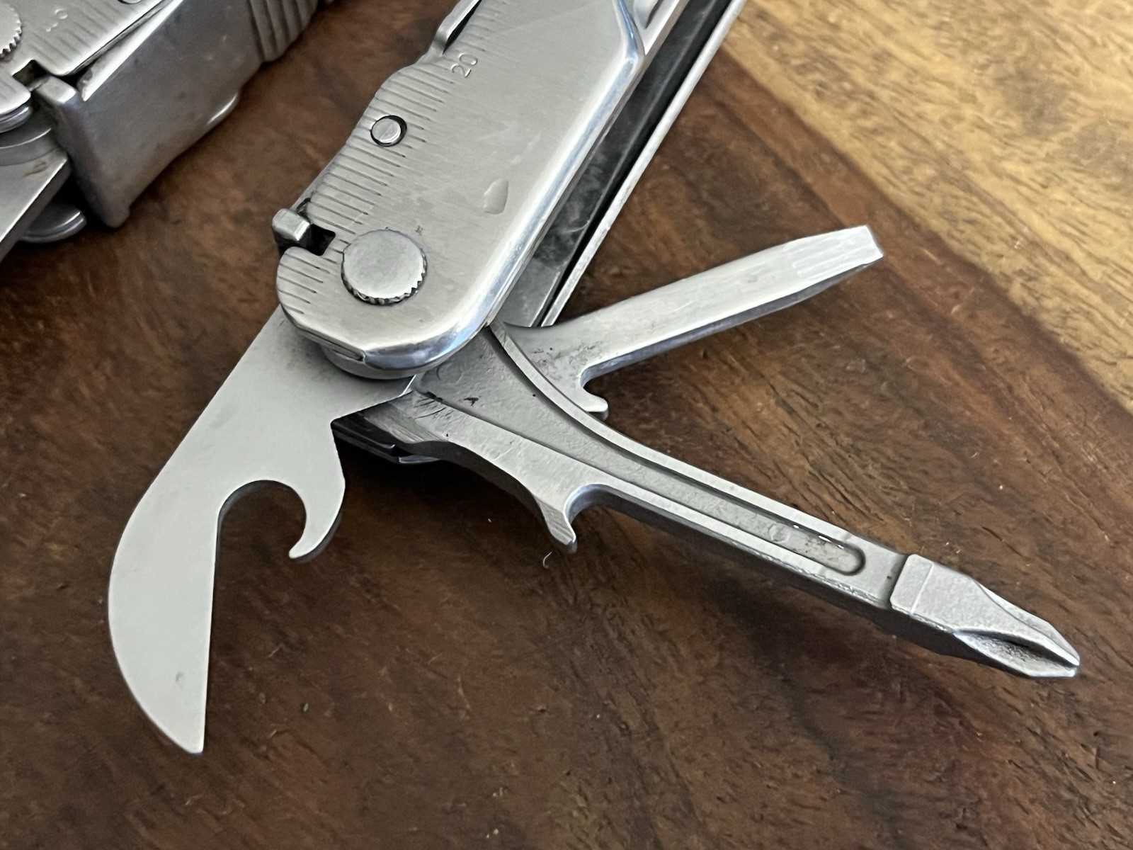 Leatherman Super Tool 300 Multitool w/Beautiful Sheath