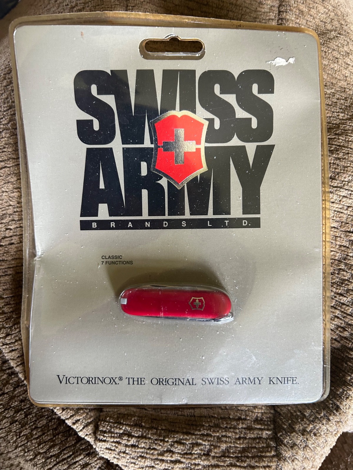 VintageVictorinox Swiss Army Classic SD, (7) functions Pocket Knife, Red
