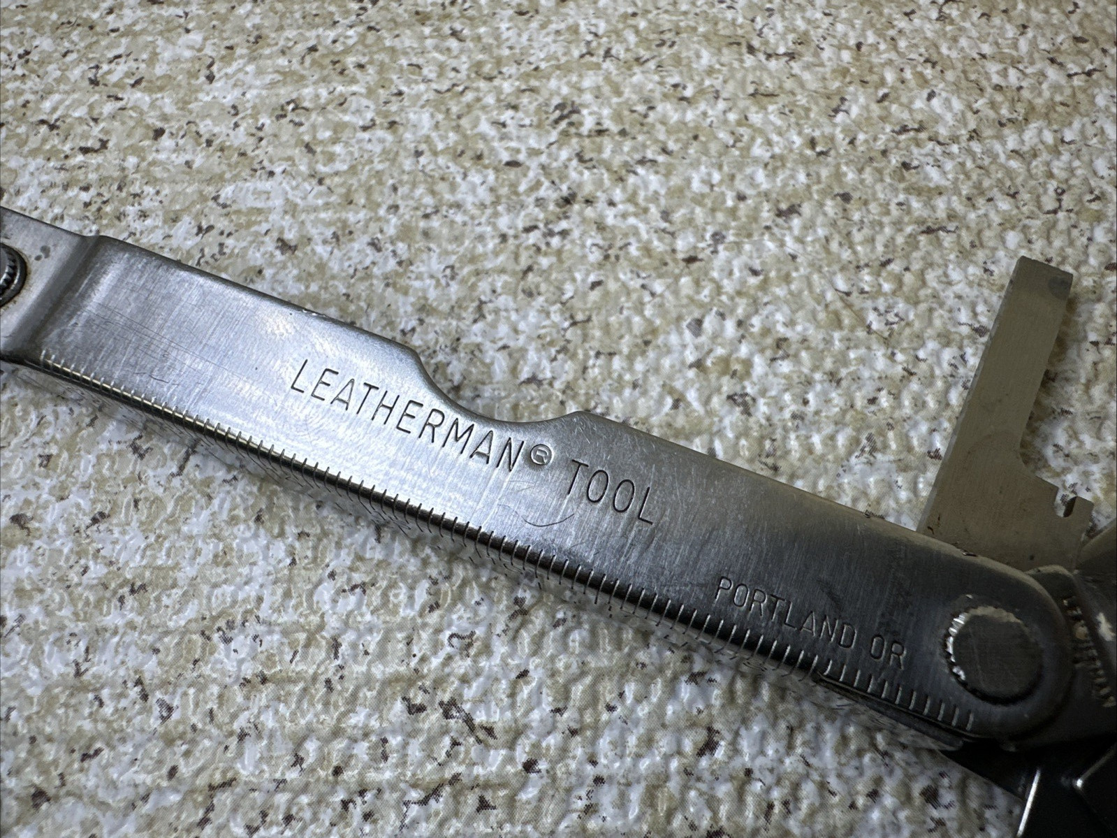 VTG Original Leatherman Multi Tool W/Original Leatherman Sheath “0696” Read Desc