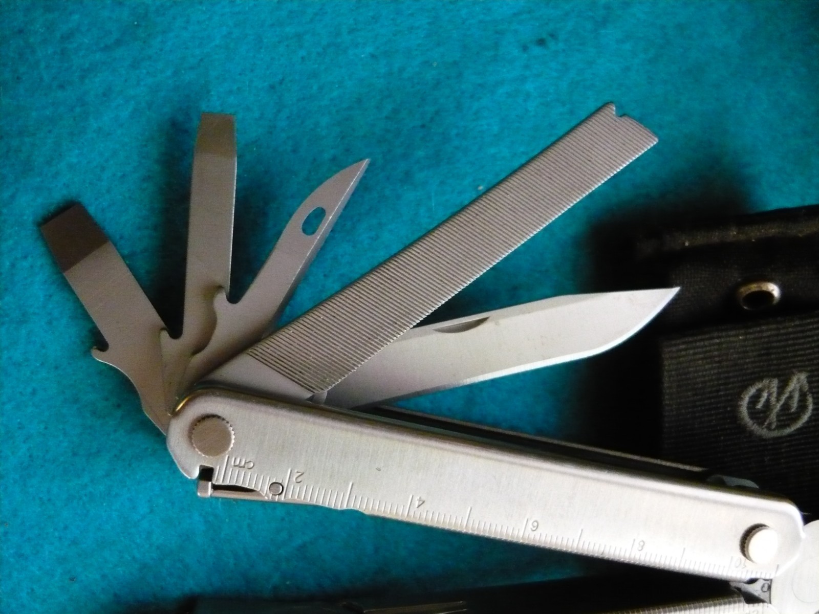 ***Leatherman Core Multitool New With MOLLY Sheath-0409 DATE***
