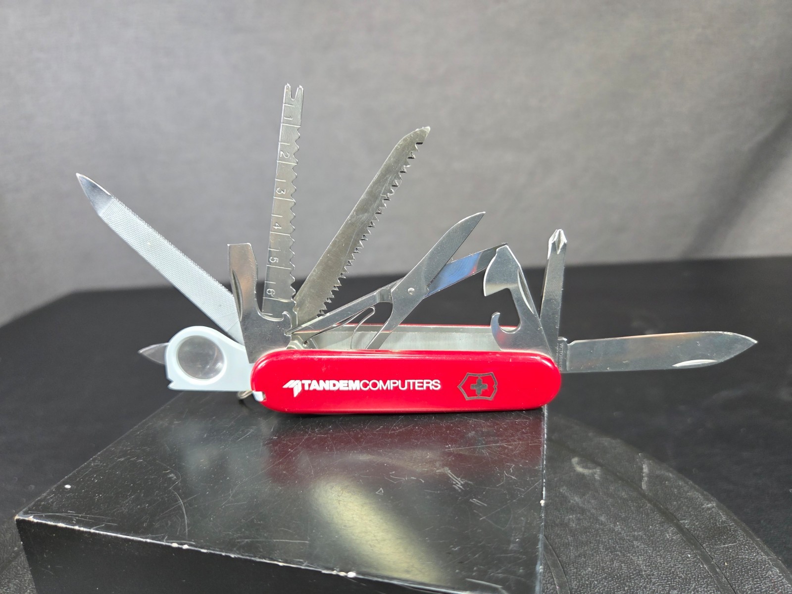 Victorinox Swiss Army Knife Red Multi Tool Scissors Saw Corkscrew 13 Tools