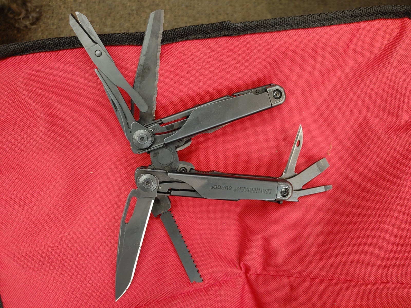 Leatherman Surge Heavy Duty Multi-Tool! GOOD WORKING CONDITION! BLACK OXIDE!