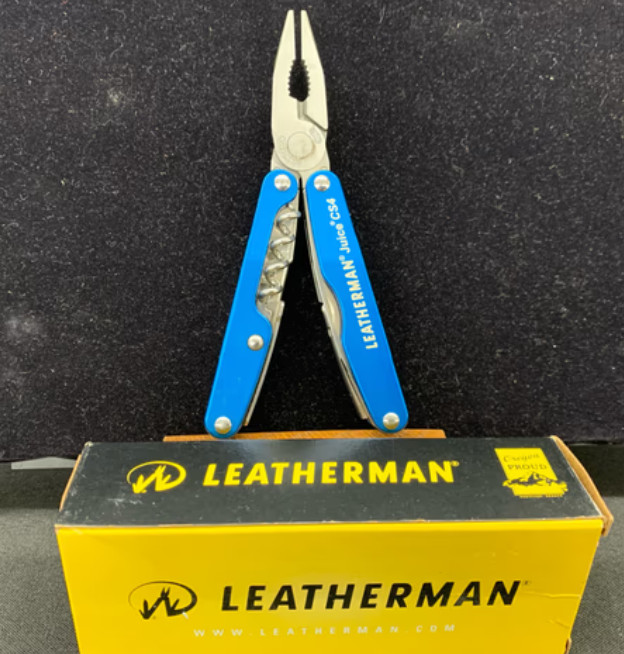 Leatherman Juice CS4 Multi-Tool Glacier Blue Org Box USA 74204001K