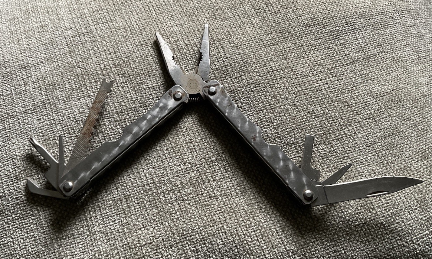 Multi-tool Unbranded Vtg See Pics With Black Leather Case