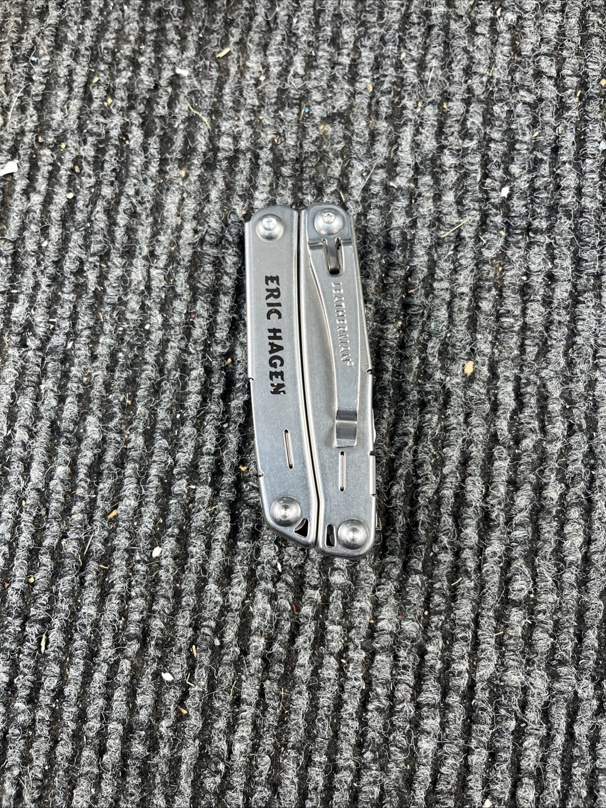 Leatherman Wingman Multitool with 14 tools Needle Nose pliers, wire cutter (031)