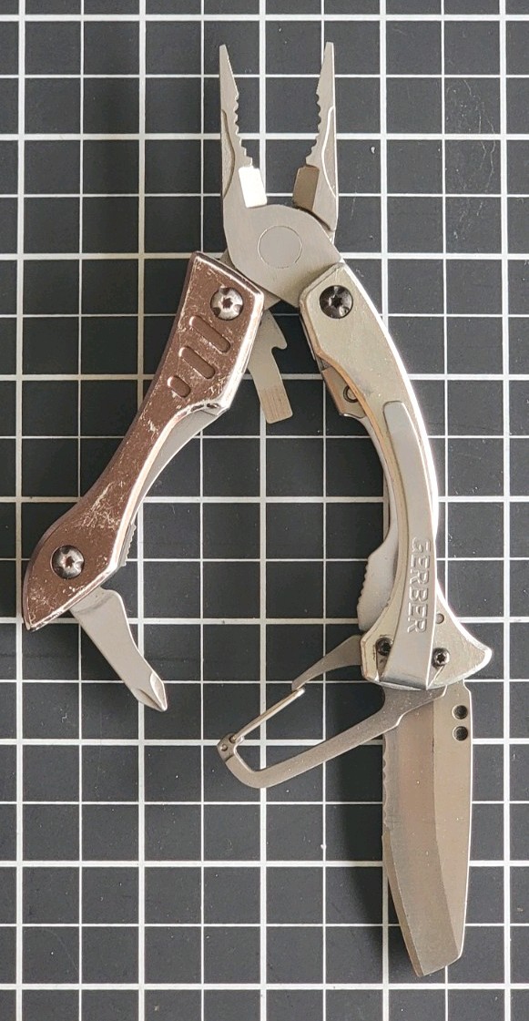 Gerber (3x) CRUCIAL Multi-Tools (1x Green, 2x Brown)
