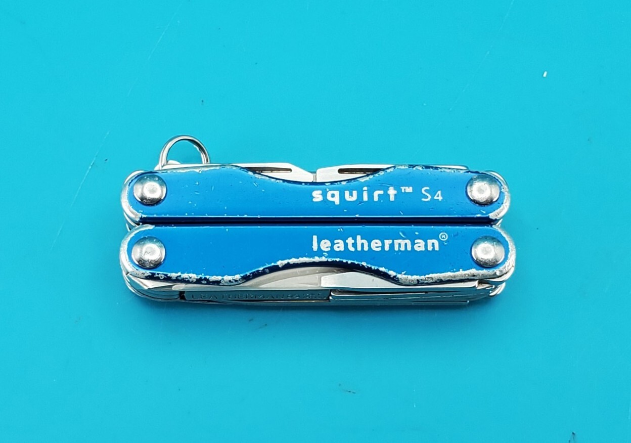 Leatherman “Squirt S4” Stainless Steel Multi Tool! BLUE!
