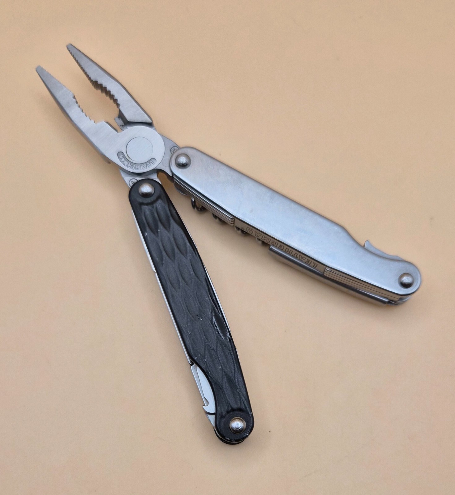 SUPER RARE Leatherman JUICE SX Black Multi-Tool (Retired) – Good Condition