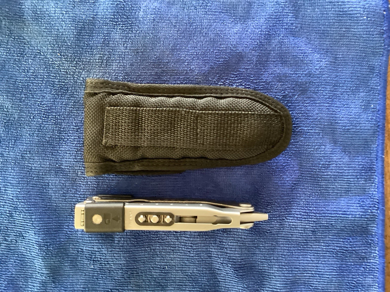 Gerber Multi-Tool Silver Stainless Steel Plier Knife Screwdriver Sheath Included