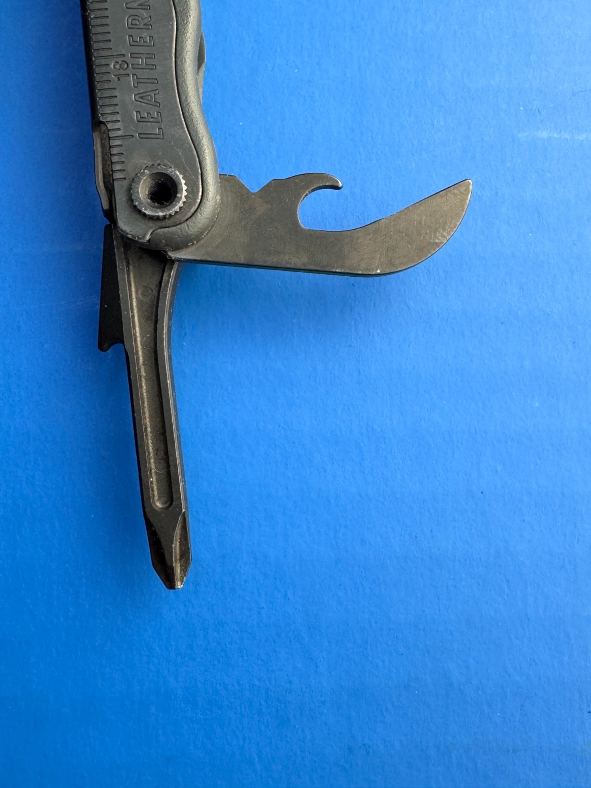 Leatherman Kick MultiTool Black Oxide – hunting, fishing, camping, hiking