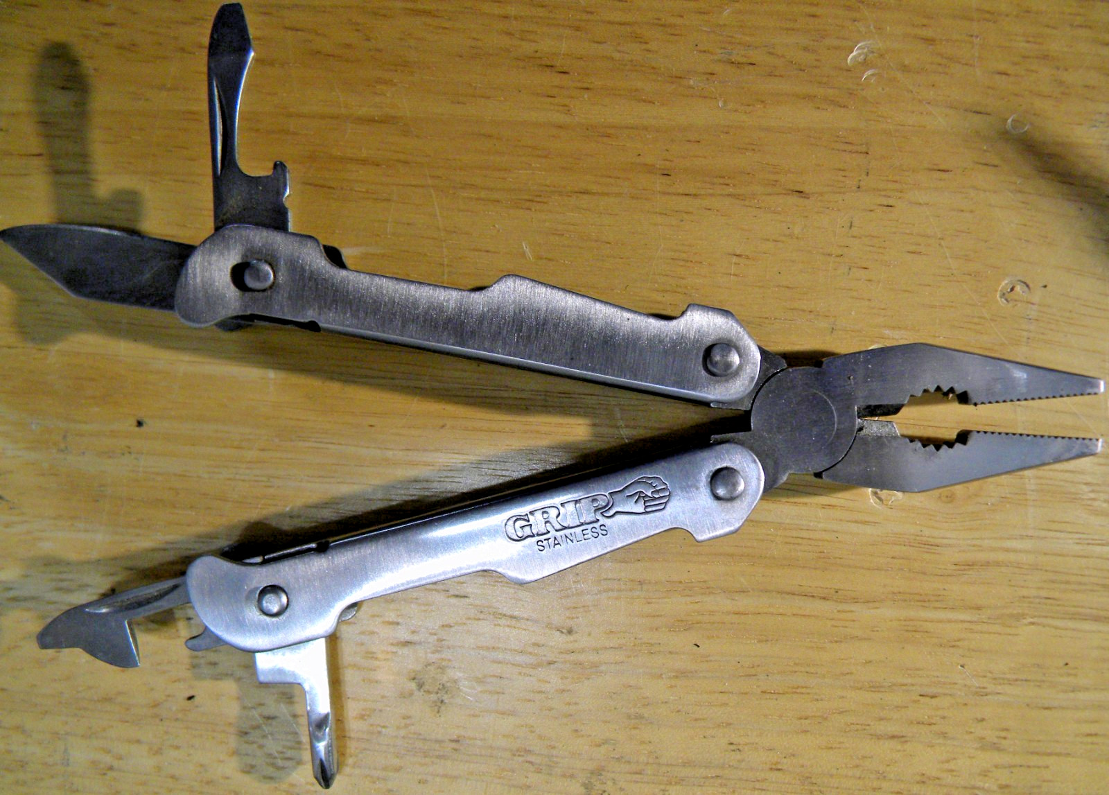 GRIP Multi-Tool Pliers, Knife, Bottle Opener, Screwdriver w/Leatherman Sheath