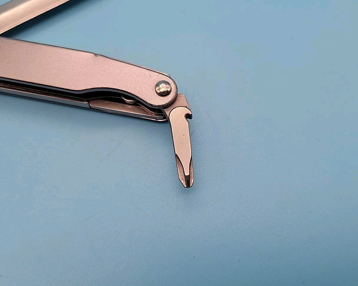 Leatherman Juice C2 Multitool – Dated 0909 – Gray – Knife, Pliers *Retired*