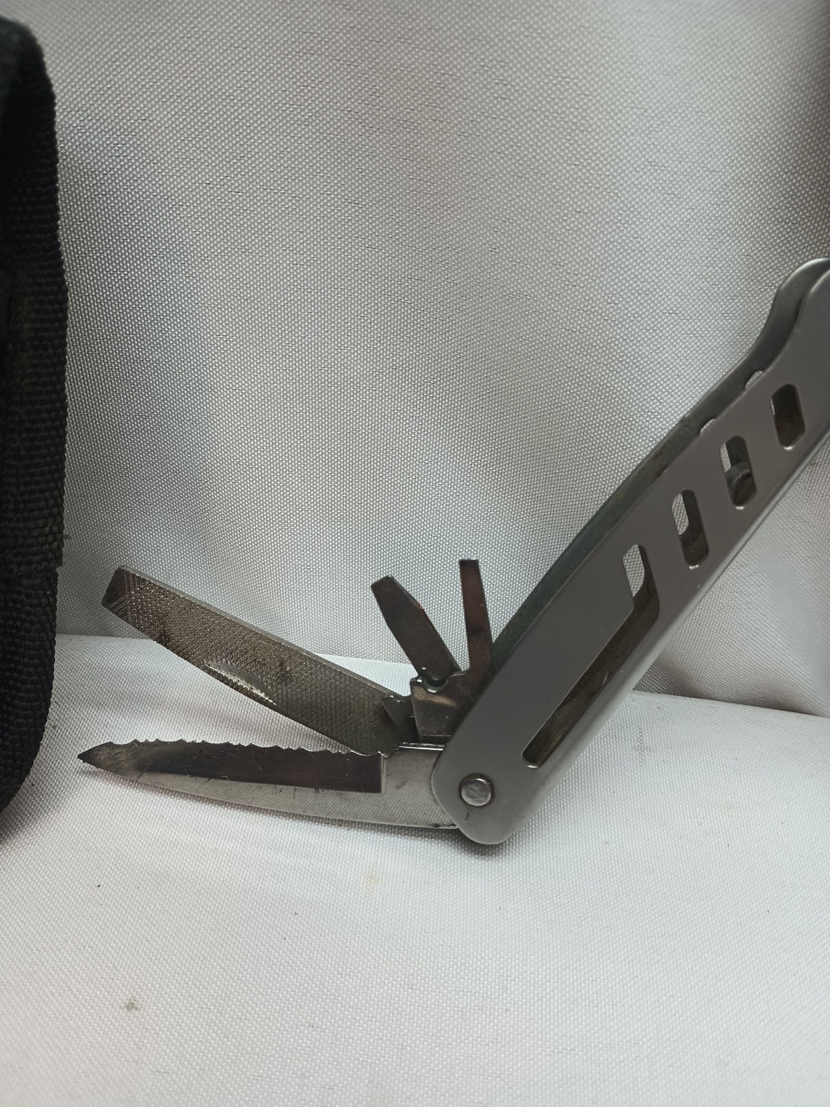Ozark Trail Multi Tool Pliers Knife Screwdrivers w/ Nylon Belt Pouch