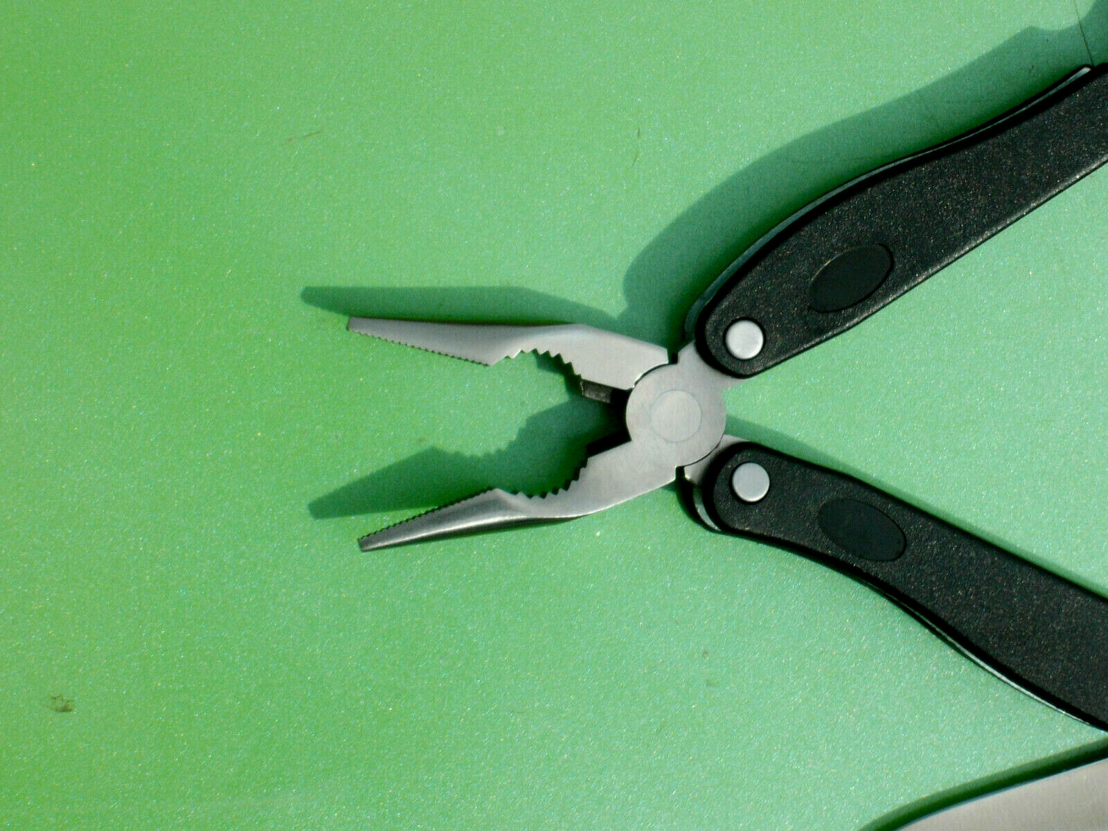 HANDYMAN CLUB OF AMERICA FOLDING KNIFE 9 MULTI TOOL PLIERS WIRE STRIPPERS SAW