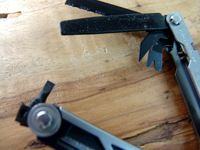 GERBER-CENTER DRIVE-MULTI PLIER-w/GERBER DIME-GERBER CASE-STAINLESS & BLK-EXCLNT